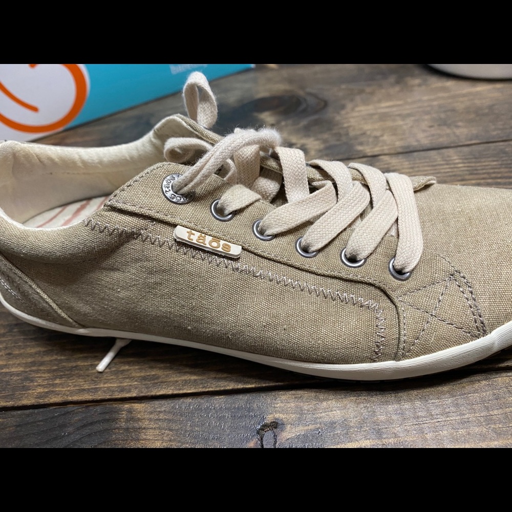 Taos star tennis shoe